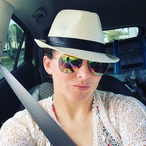 Meet your Posher, Casey